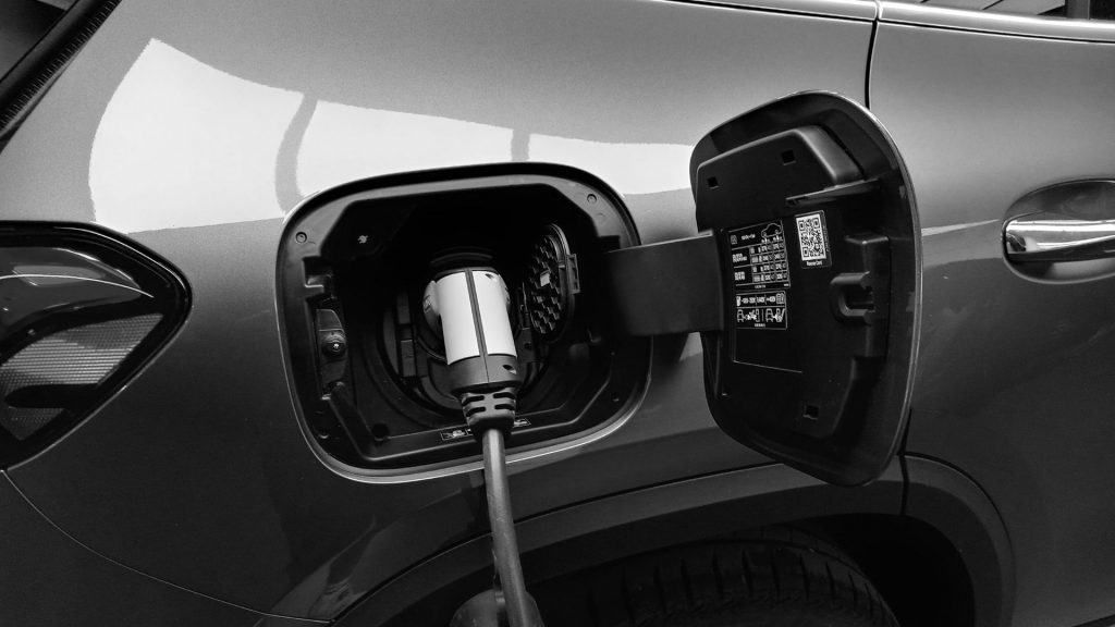 5 Mitos Comuns sobre Carros Elétricos Desmistificados